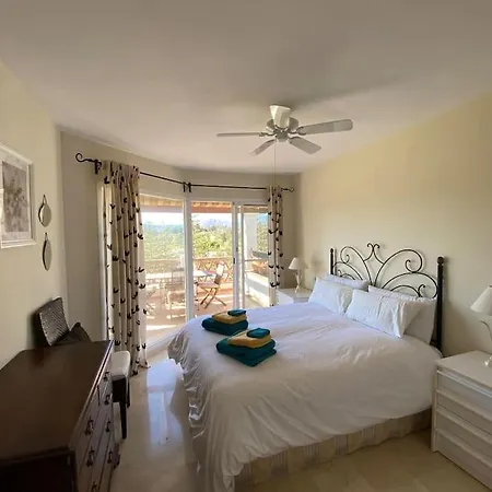 Luxury Large 2 Bedroom Frontline Golf Malaga